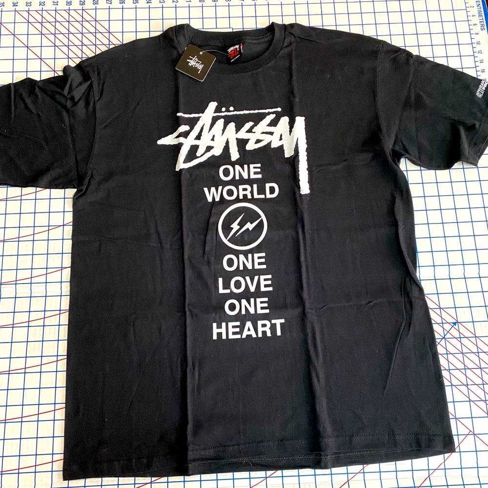 DS 2011 FRAGMENT DESIGN x STUSSY JAPAN RELIEF T-SHIRT VTG Mens XL RARE π - Picture 1 of 8